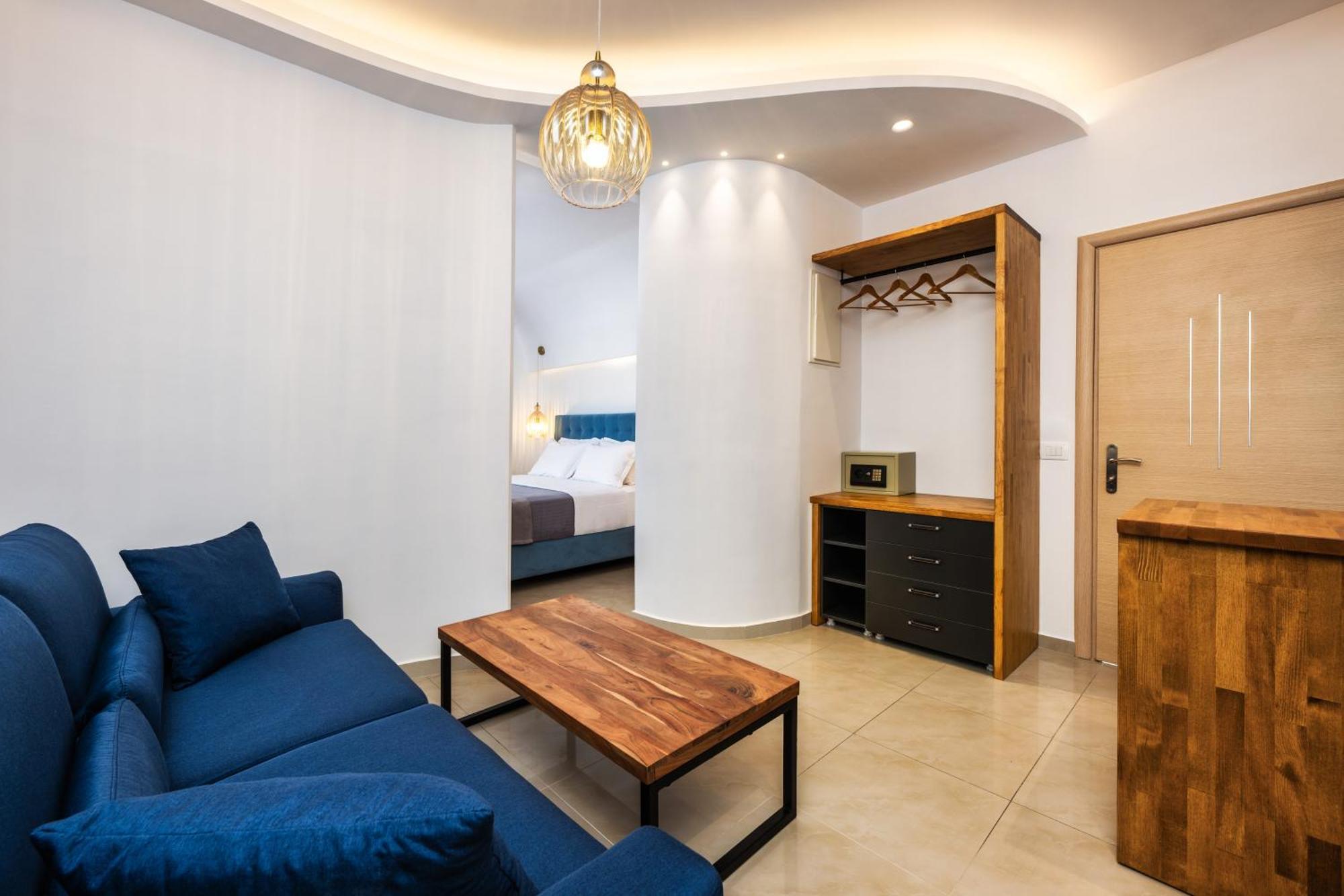 Alizea Villas & Suites Fíra Szoba fotó